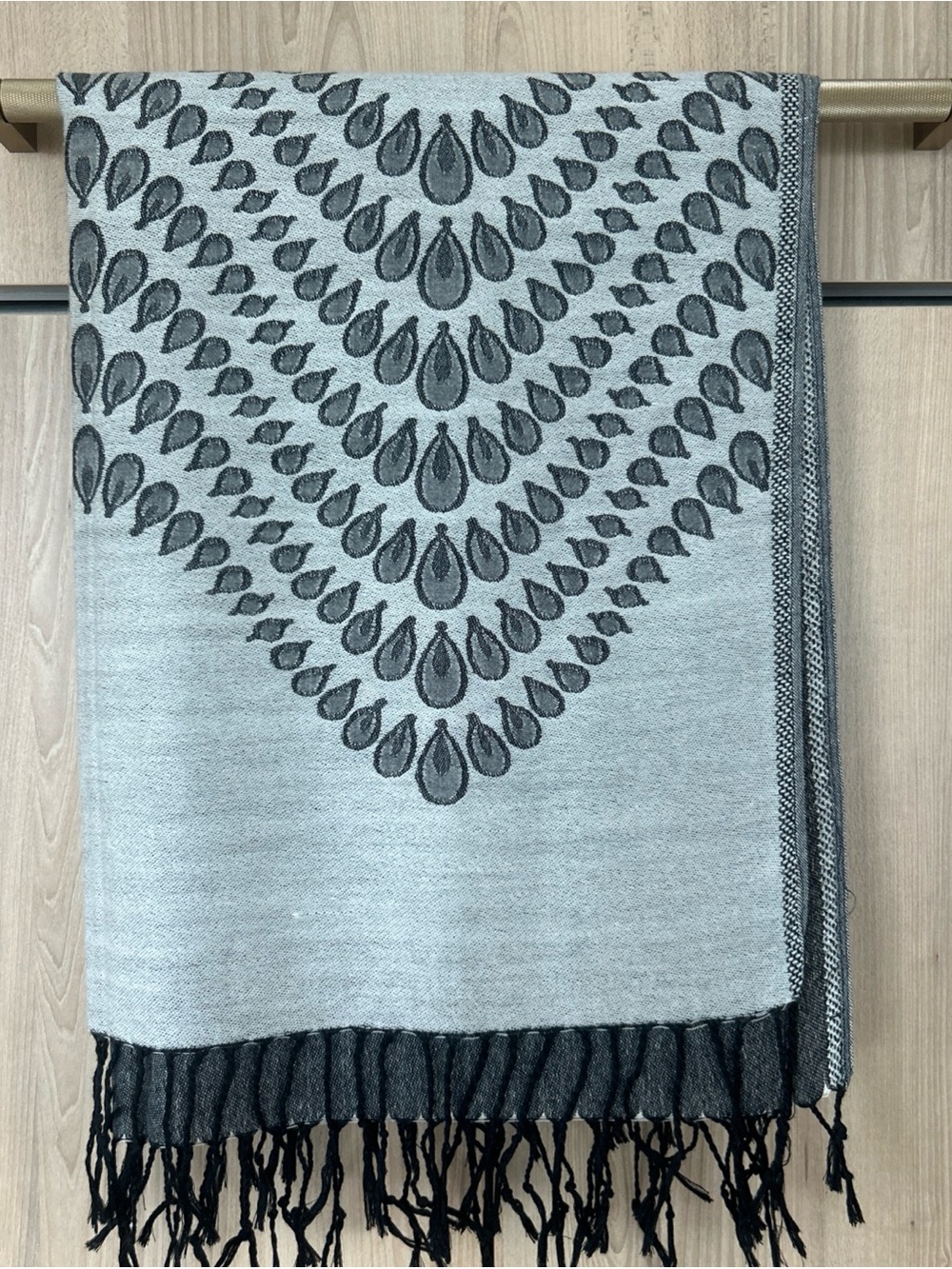 Pashmina Women's Silver Gray Cashmere Paisley Scarf Shawl Fringe Soft Elegant